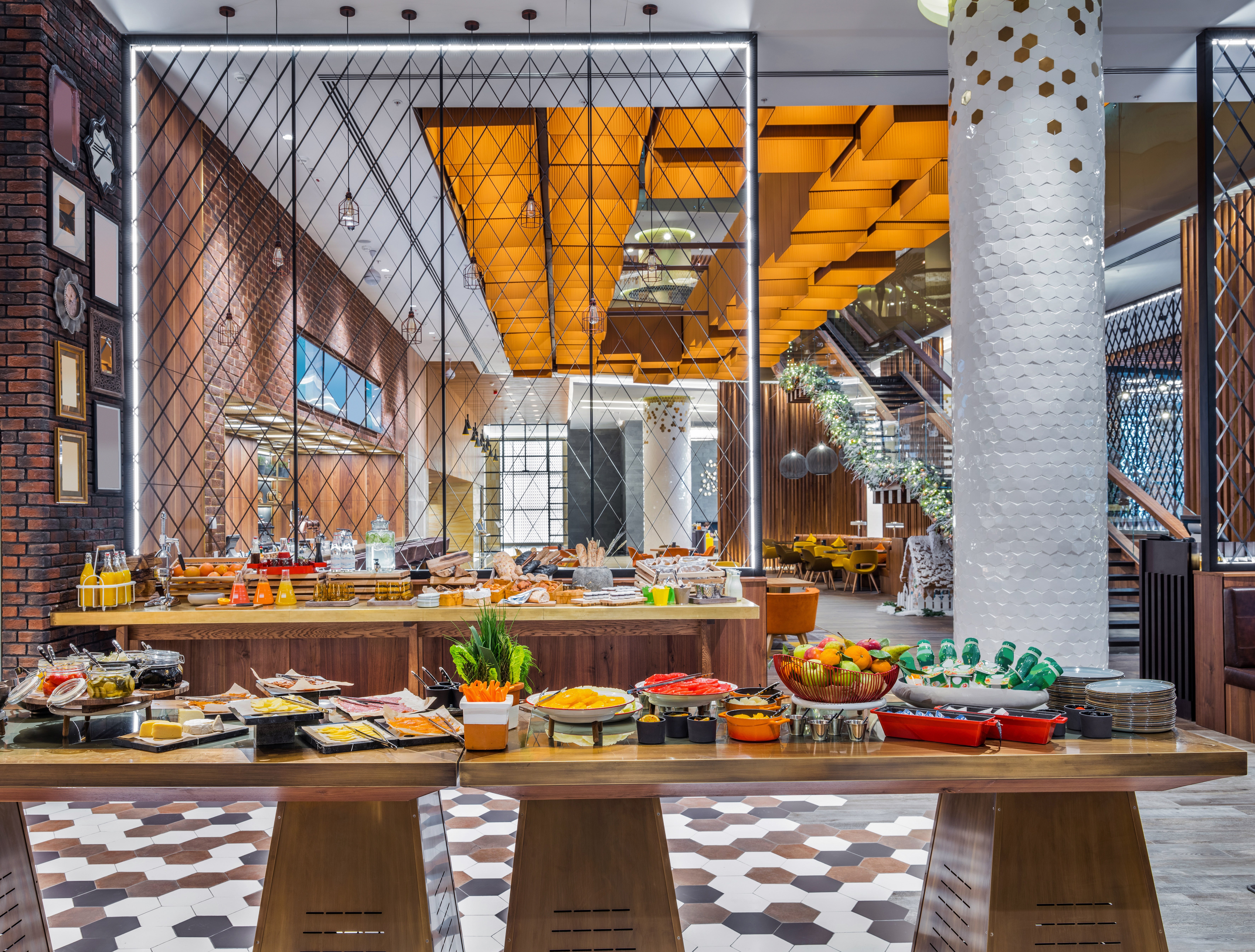 Hotels &amp; Leisure ​