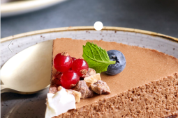 KITKAT Chocolate Mousse Cake